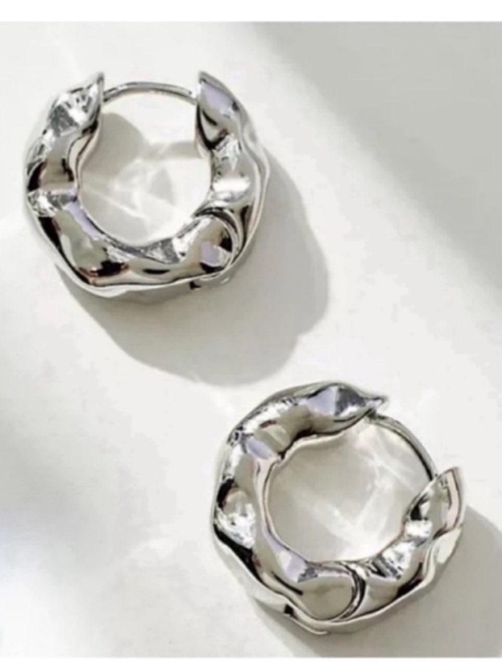 New! Glenn Silver Crinkle Huggie Earrings (1028) NWOT - Picture 1 of 4